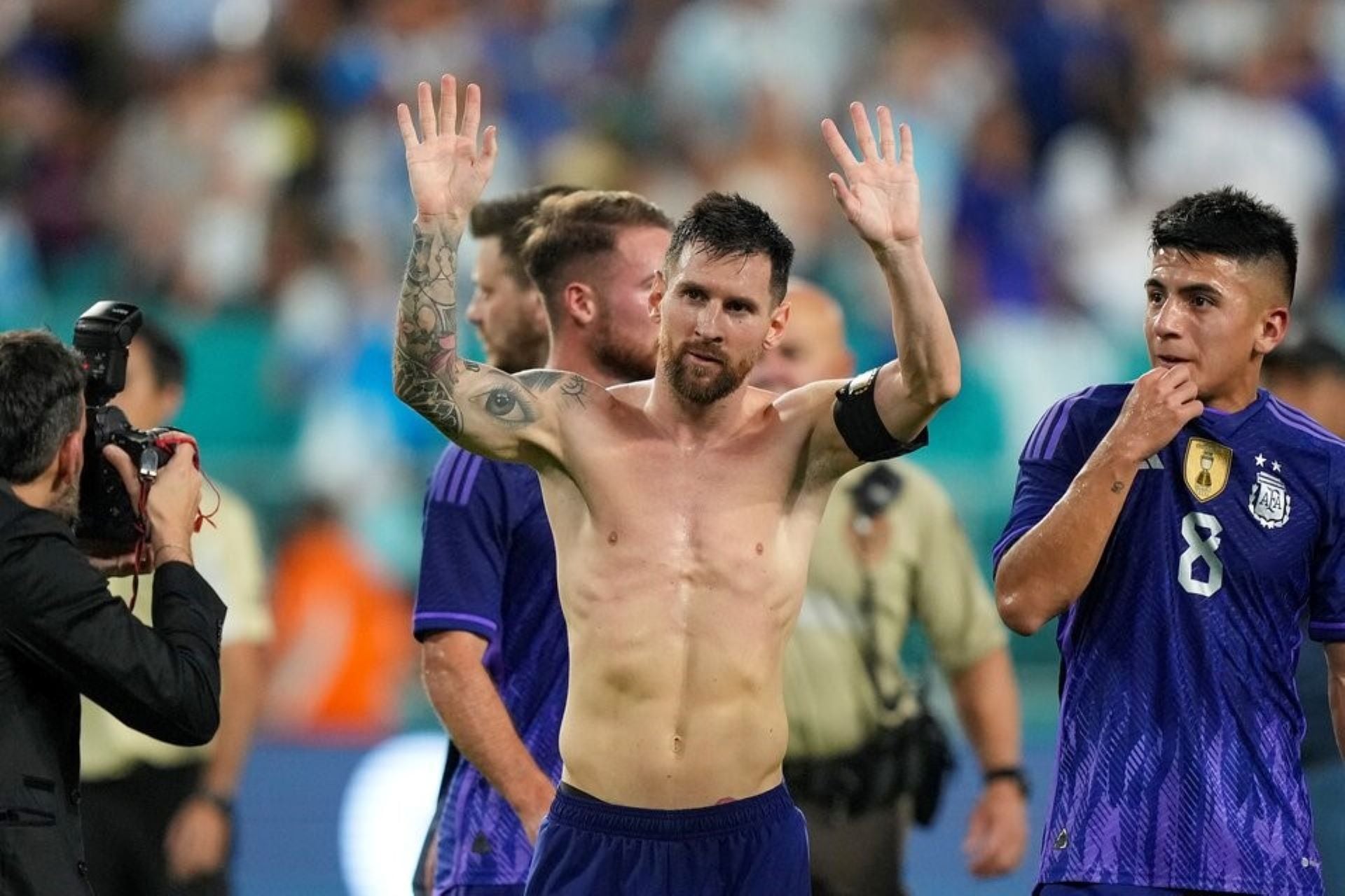 En Emiratos Árabes Unidos quieren a Lionel Messi jugando en ese país el último amistoso previo al Mundial. Pero el DT de la selección argentina se opone. (Foto: AFP)