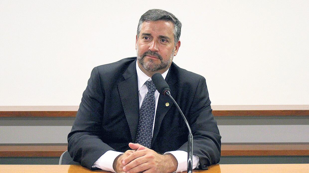 El PT le encomendó a Pimenta ser el contacto con los comités de solidaridad en el exterior.