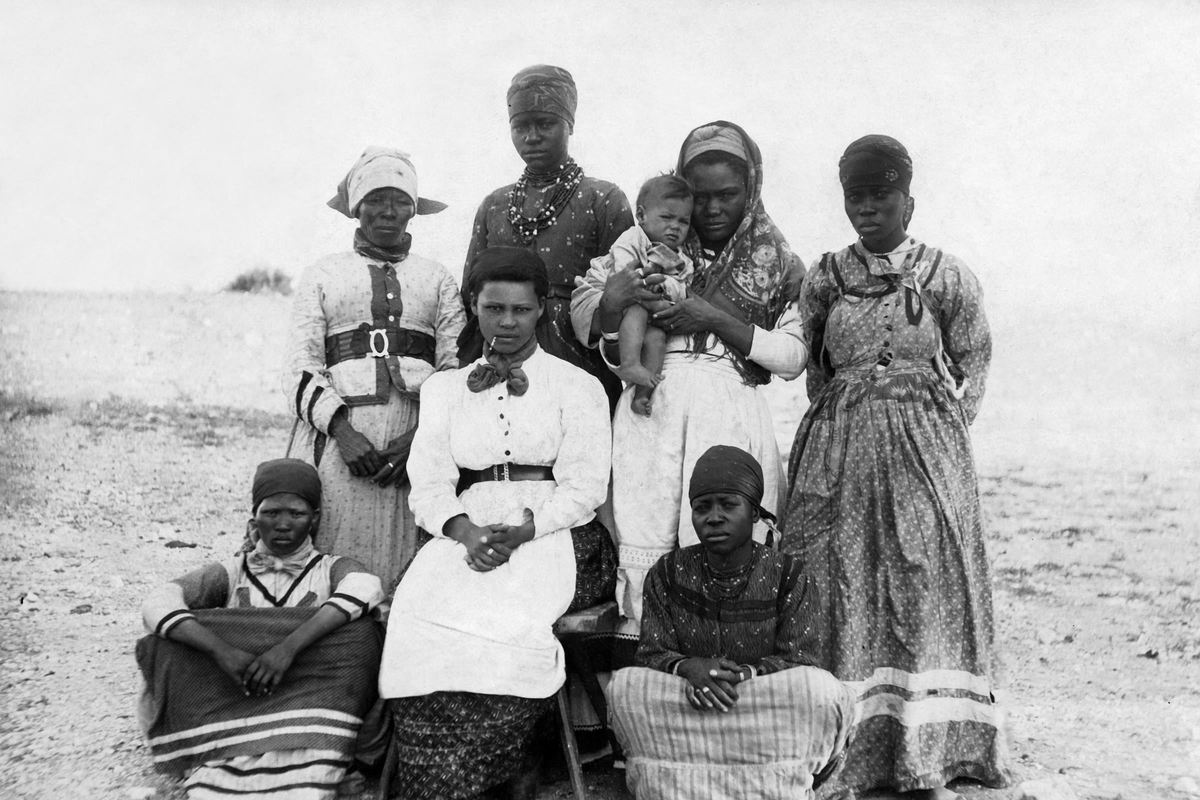 Herero sobrevivientes de las masacres de 1904-1908 en Namibia.