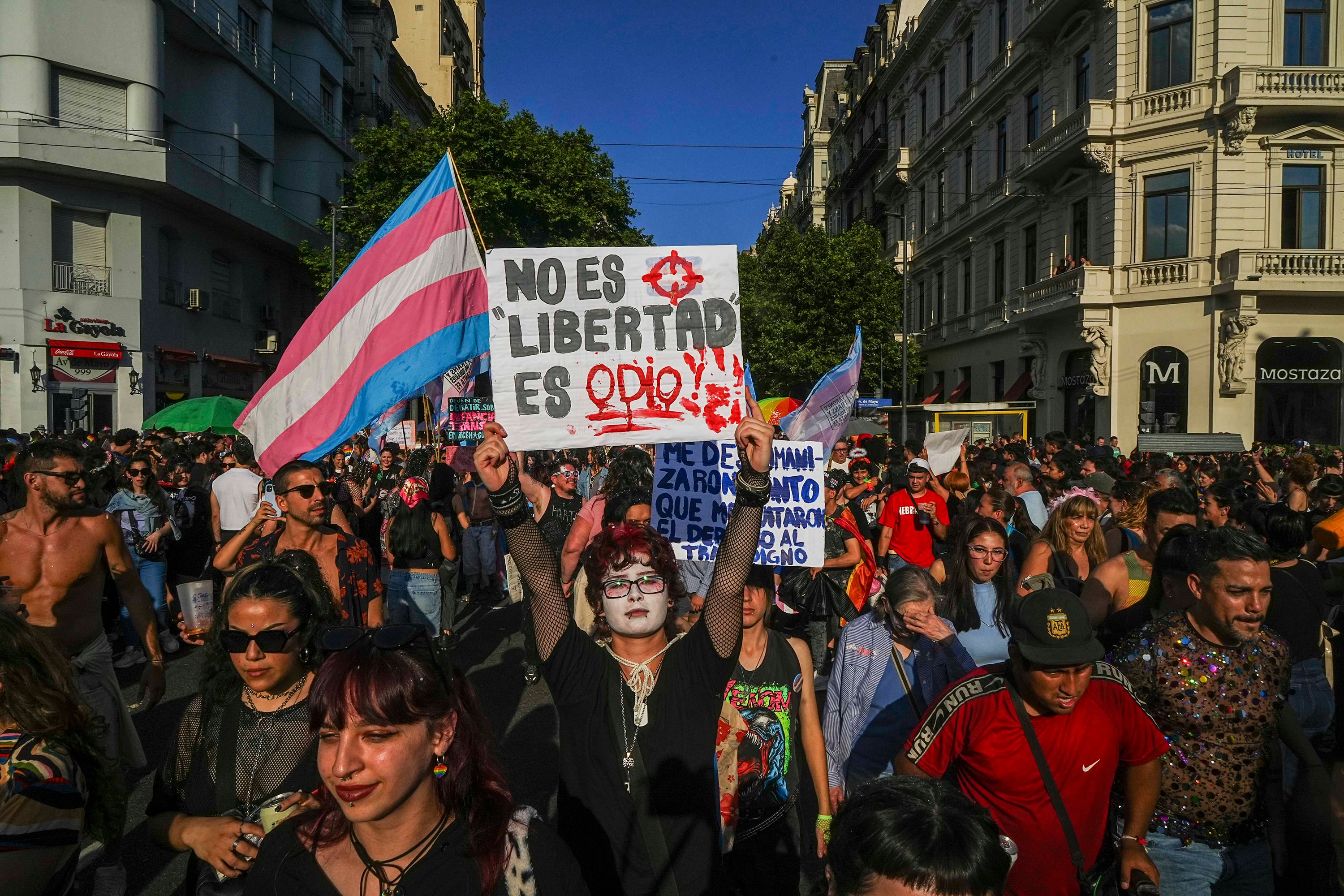 Una marea colorida recorrió el centro de la ciudad.