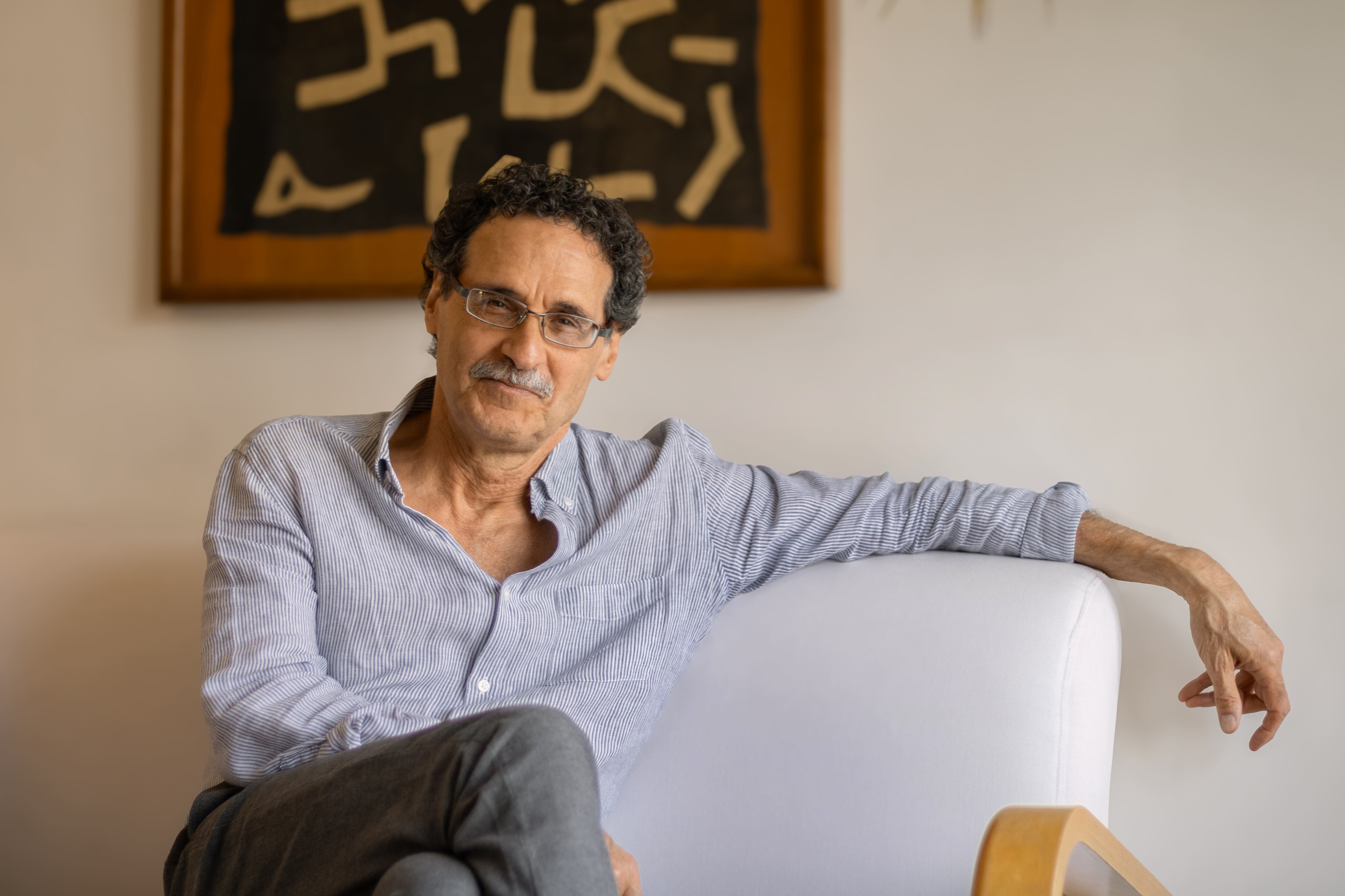 "Yo tengo cabeza de cuentista más que de novelista", dice Morábito. 