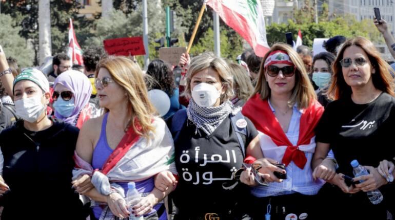 Festejo del 8M con barbijo en Líbano
