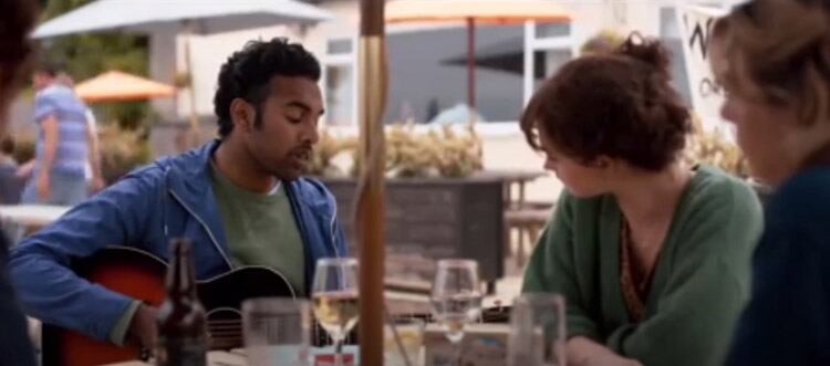 Himesh Patel canta los temas de los Beatles en un mundo que olvidó a la banda.