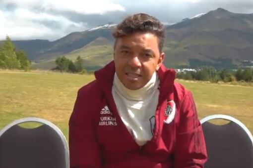 Gallardo envió un mensaje a los hinchas con la Cordillera de fondo.