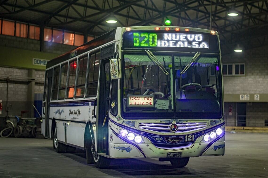 Paro de colectivos por el asesinato de un chofer. Imagen: nuevoidealsa.com.ar