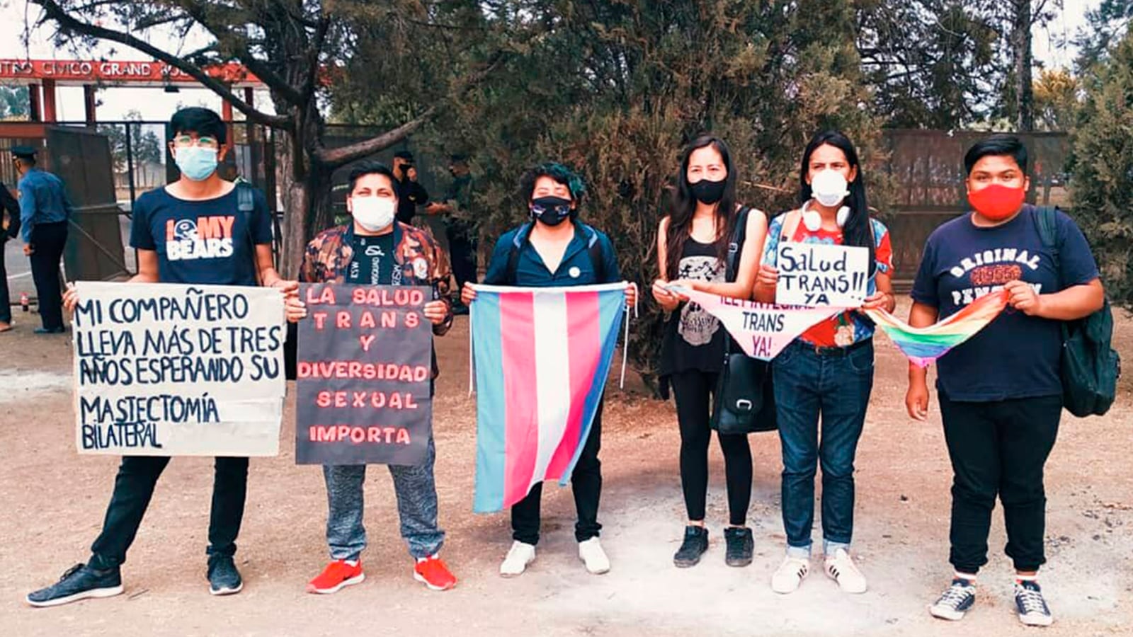 Manifestación en las puertas de la Casa de Gobierno de Salta. 