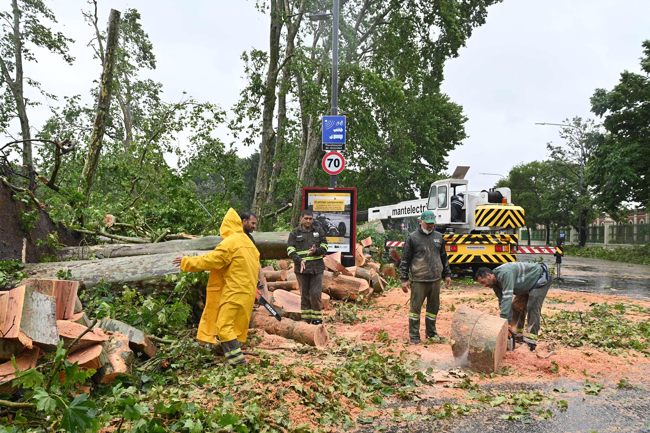 Trabajos en la avenida Figueroa Alcorta, frente a Aguas Argentinas  en Palermo.