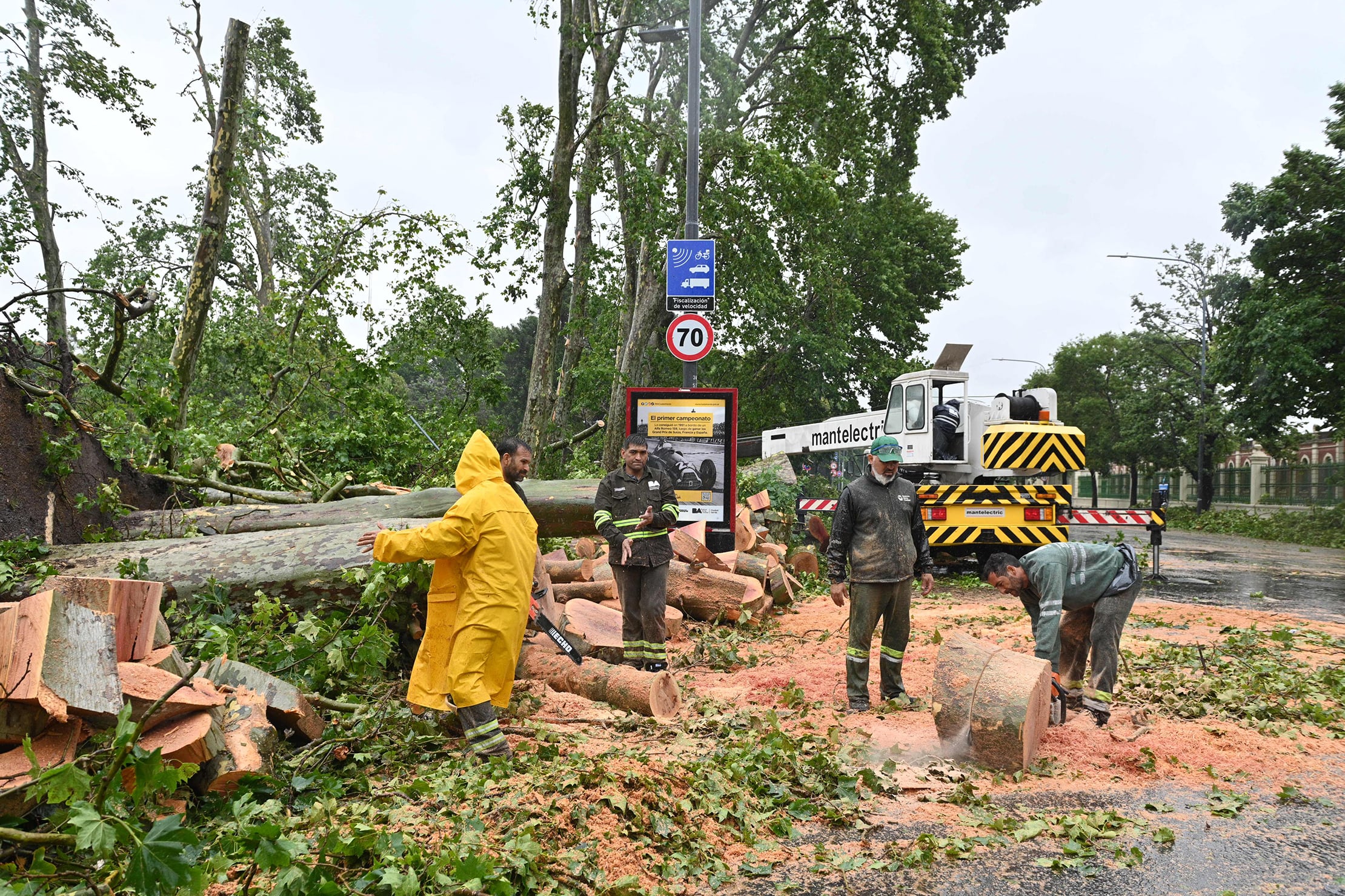 Trabajos en la avenida Figueroa Alcorta, frente a Aguas Argentinas  en Palermo.