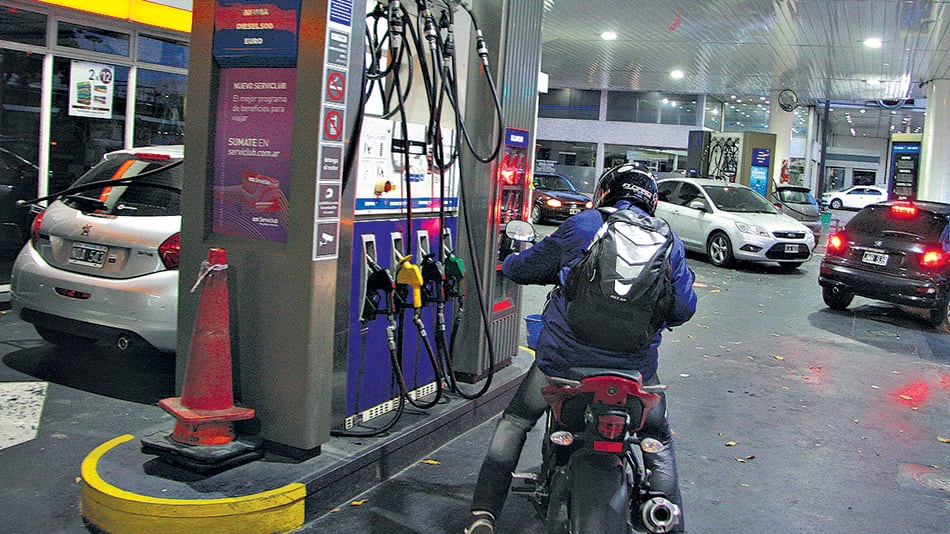 El Gobierno liberó el precio de las naftas. Por lo tanto, cada empresa decidirá cuánto ajusta el precio.