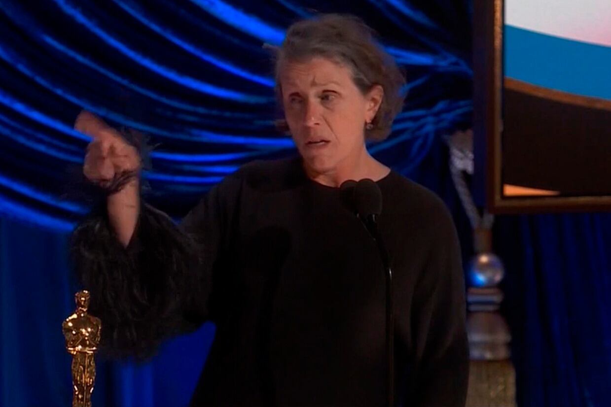 Como hace 37 años, a Frances McDormand le sobra talento.