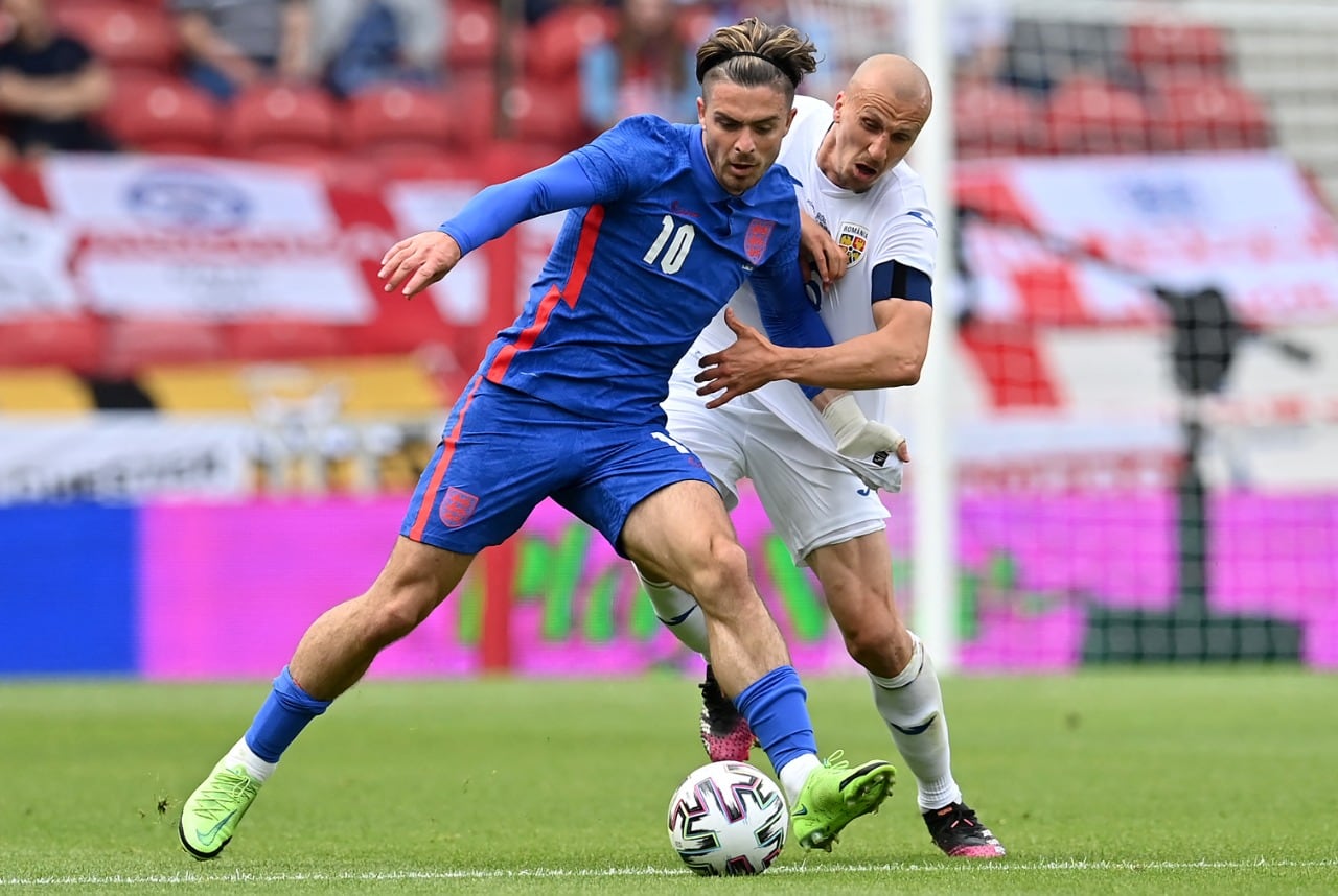 El inglés Grealish le gana la posición al rumano Chiriches