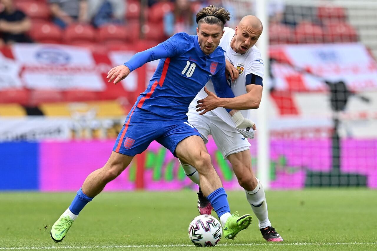 El inglés Grealish le gana la posición al rumano Chiriches