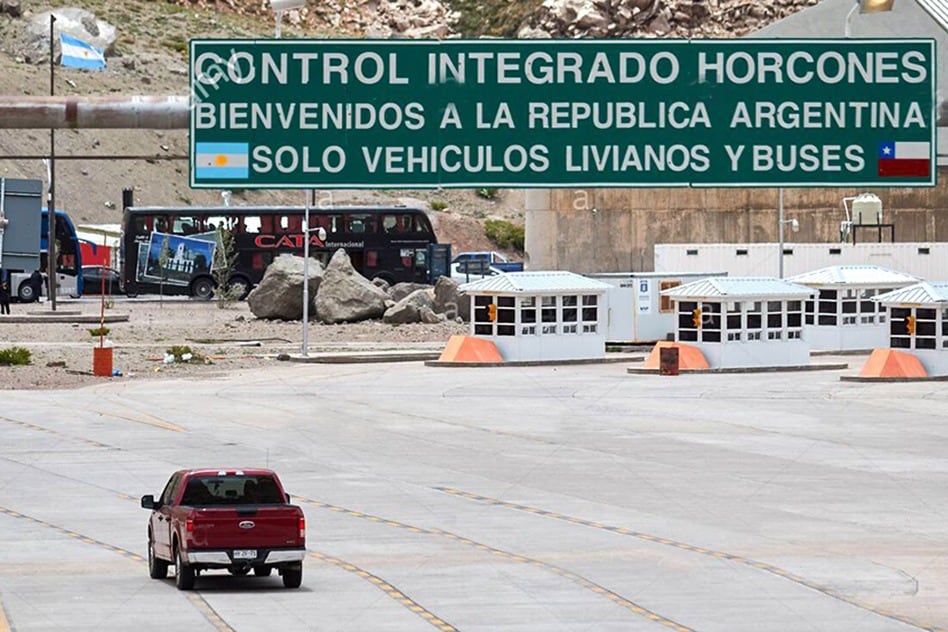 El Gobierno flexibilizó las medidas de cuidado por la pandemia de covid y dispuso la apertura de fronteras.
