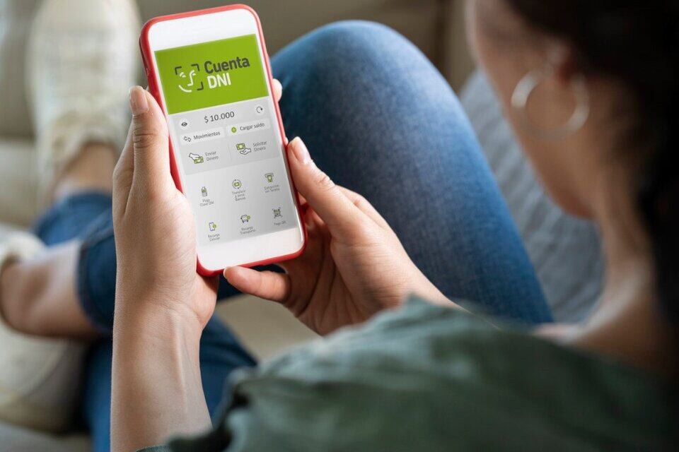 El Banco Provincia ofrece descuentos de hasta el 100% para mayores de 60 que utilicen su app móvil. (Foto: NA).