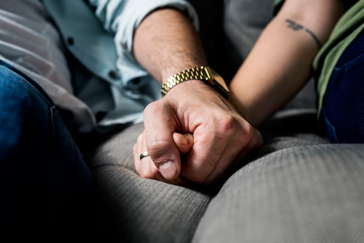 pareja heterosexual, manos