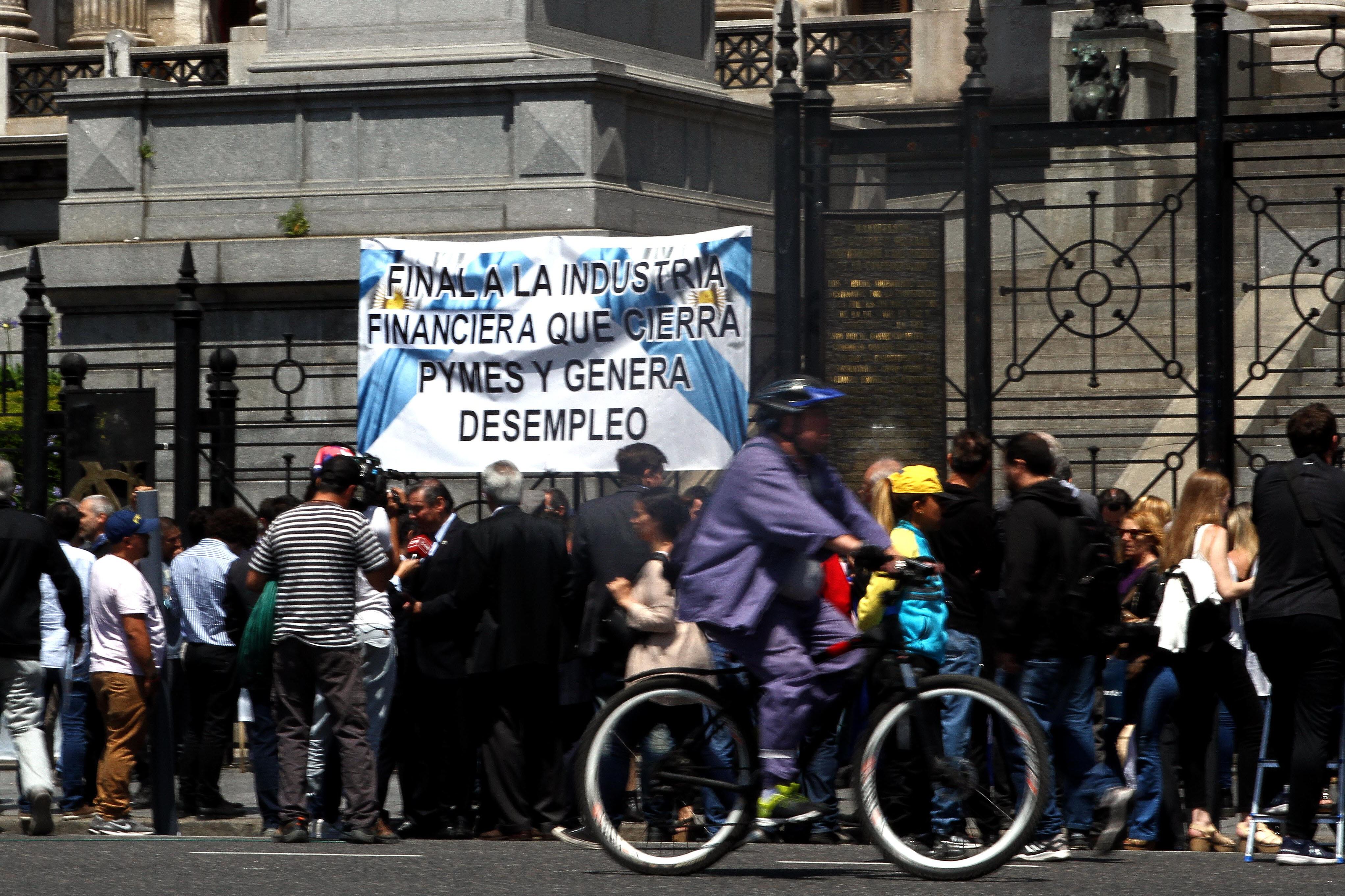 Las pymes mantienen una deuda con los bancos equivalente a 400 mil millones de pesos.