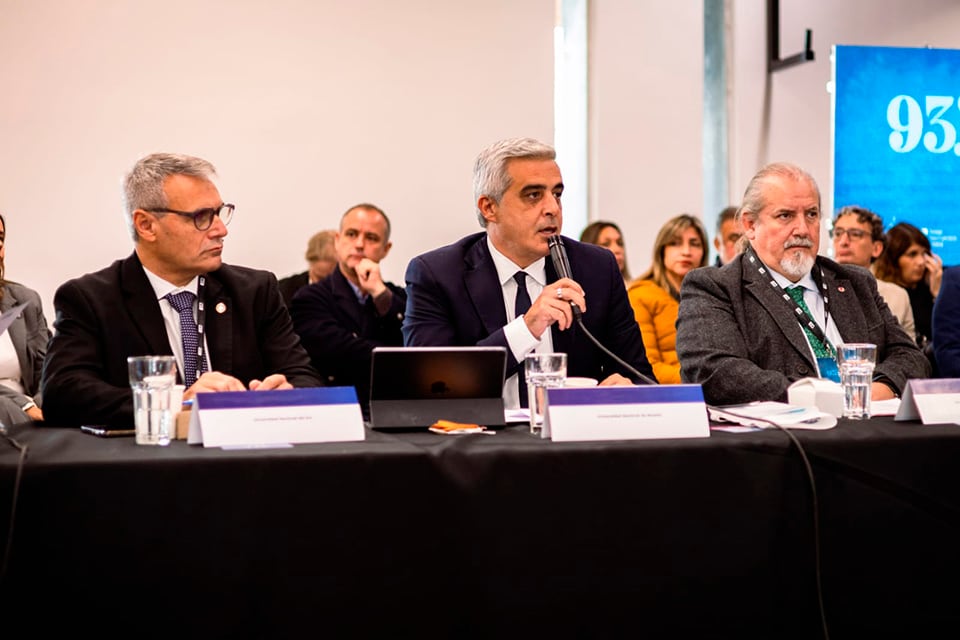 Bartolacci expone ante los rectores del país.