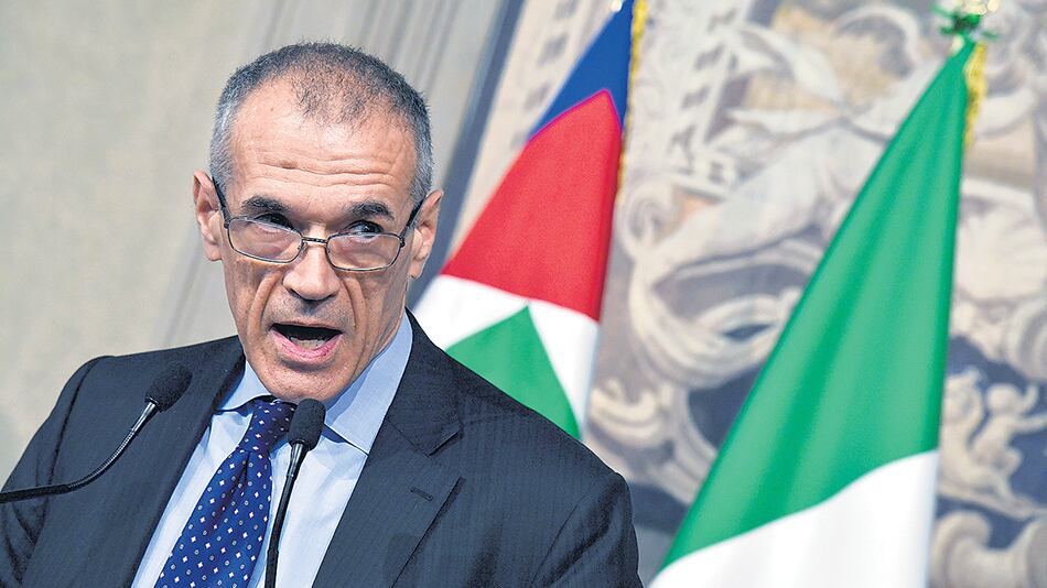 Carlo Cottarelli tiene que formar un gobierno provisorio.