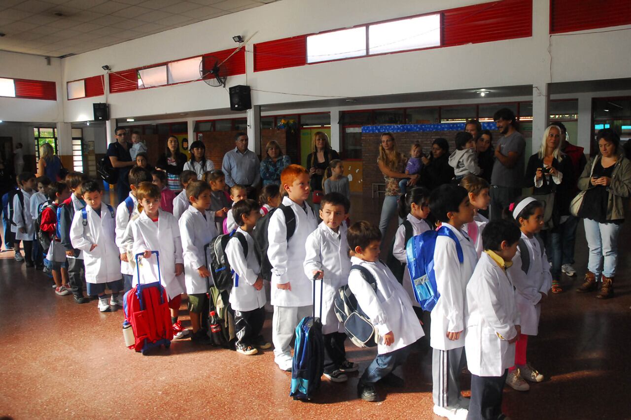 El Gobierno analiza cambiar el horario de ingreso de los chicos a las escuelas después del levantamiento de la cuarentena.