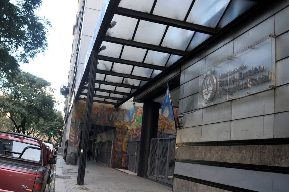 El Gobierno definirá una vez más el ajuste mediante laudo