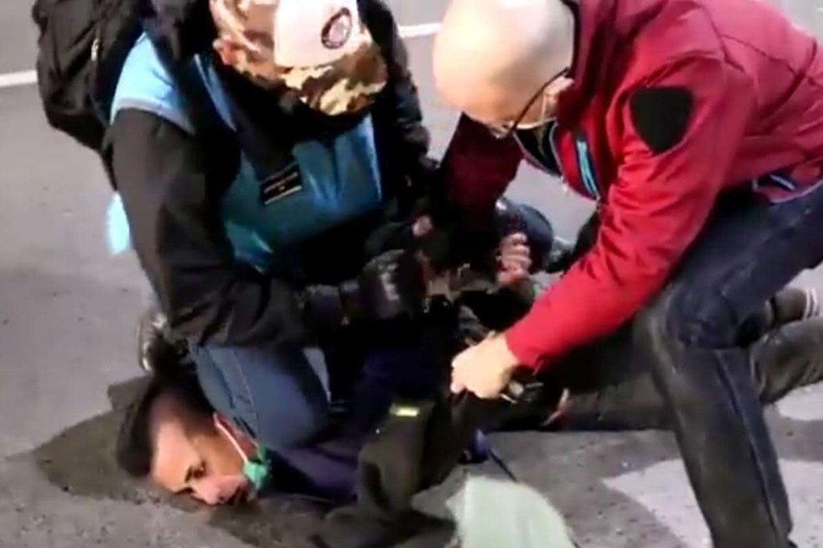 "Pasó lo mismo que el año pasado, la policía agredió a los manifestantes cuando estaban desconcentrando. Parece que la represión no tiene cuarentena", aseguró a PáginaI12 Gabriela Conder, la abogada de los 13 detenidos.