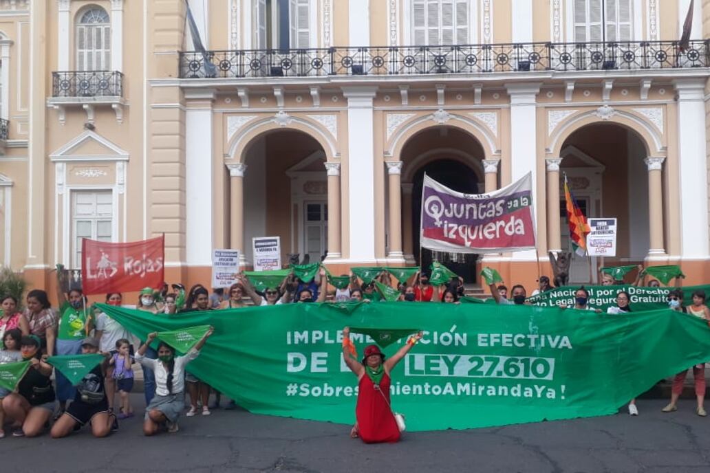 En Capital, en las puertas de la Legislatura salteña