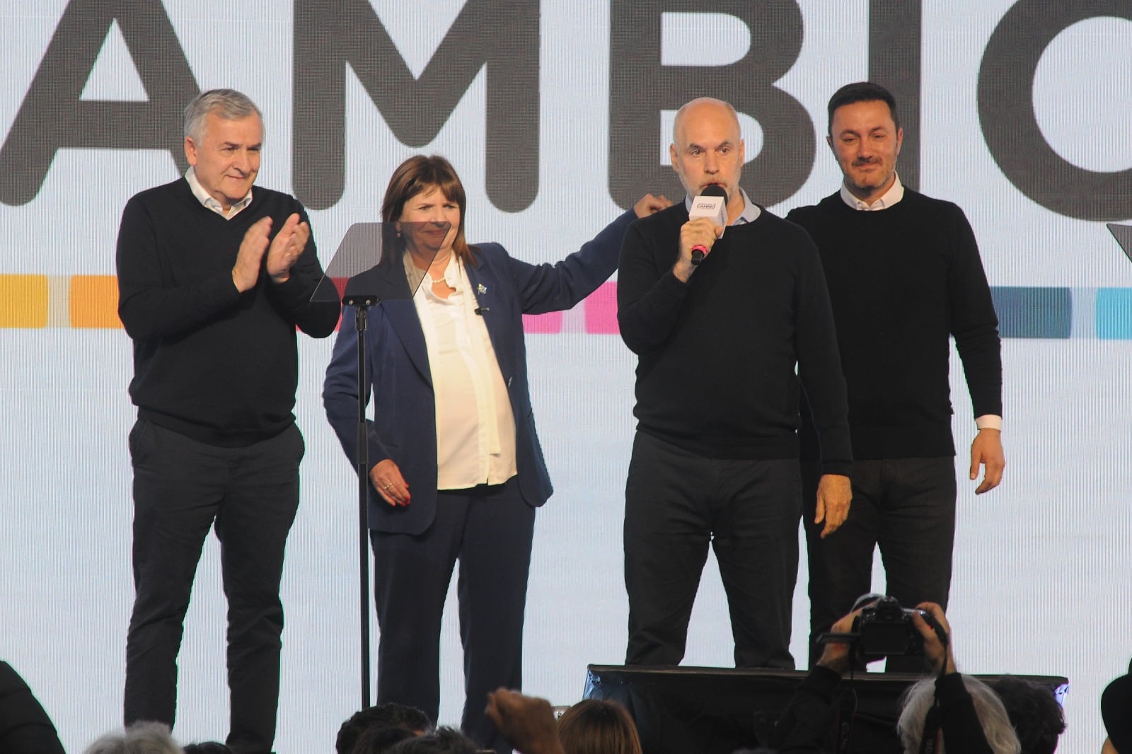 Gerardo Morales, Patricia Bullrich y Luis Petri junto a Horacio Rodríguez Larreta, en el escenario montado el domingo pasado en Parque Norte.
