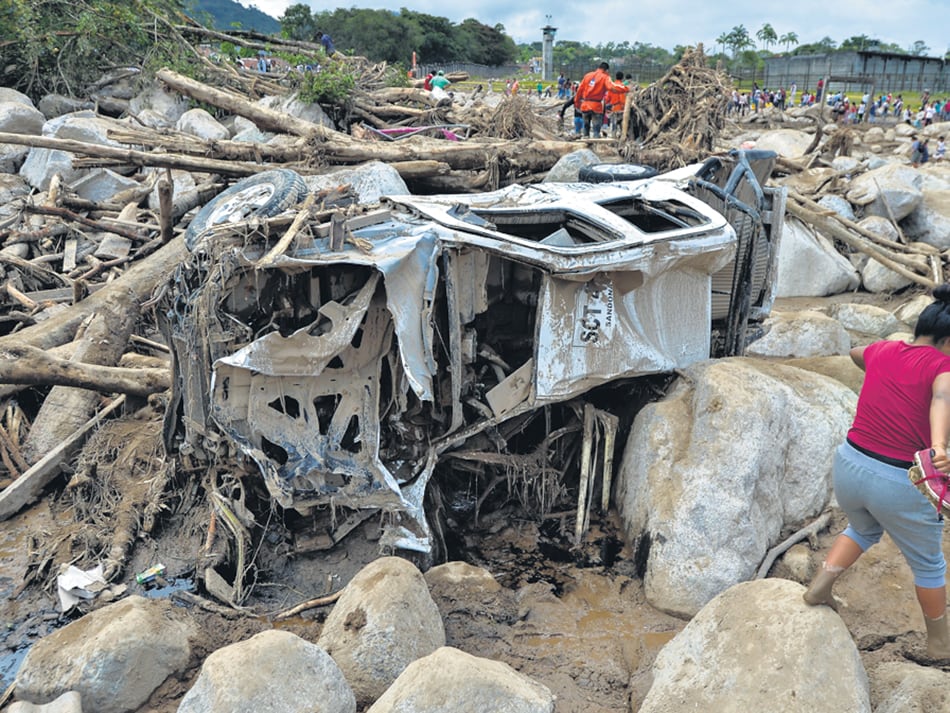 En Mocoa, todo es desastre y desesperación. Los equipos de rescate trabajan contrarreloj.