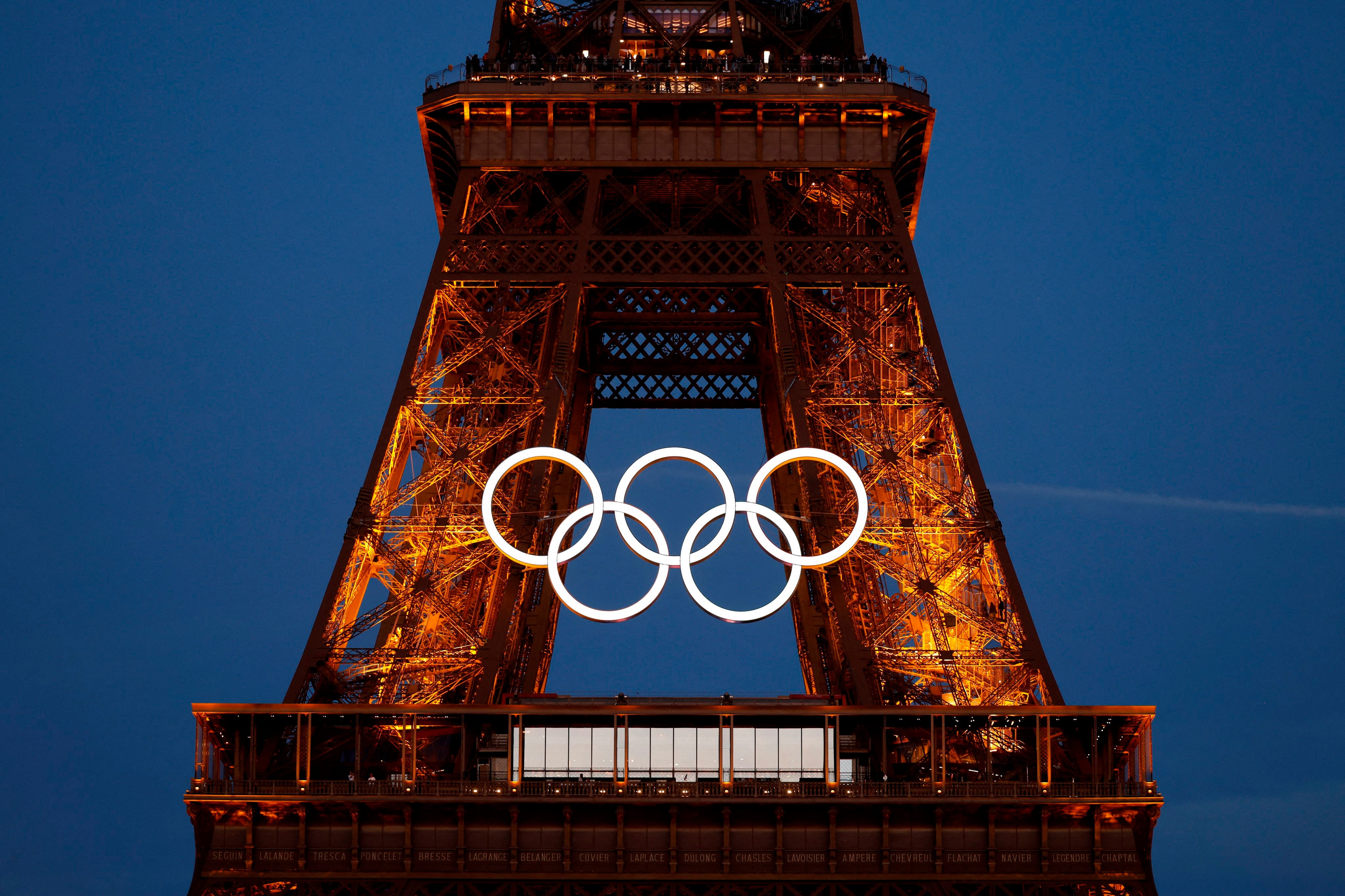 La emblemática torre mantendrá sus aros olímpicos.