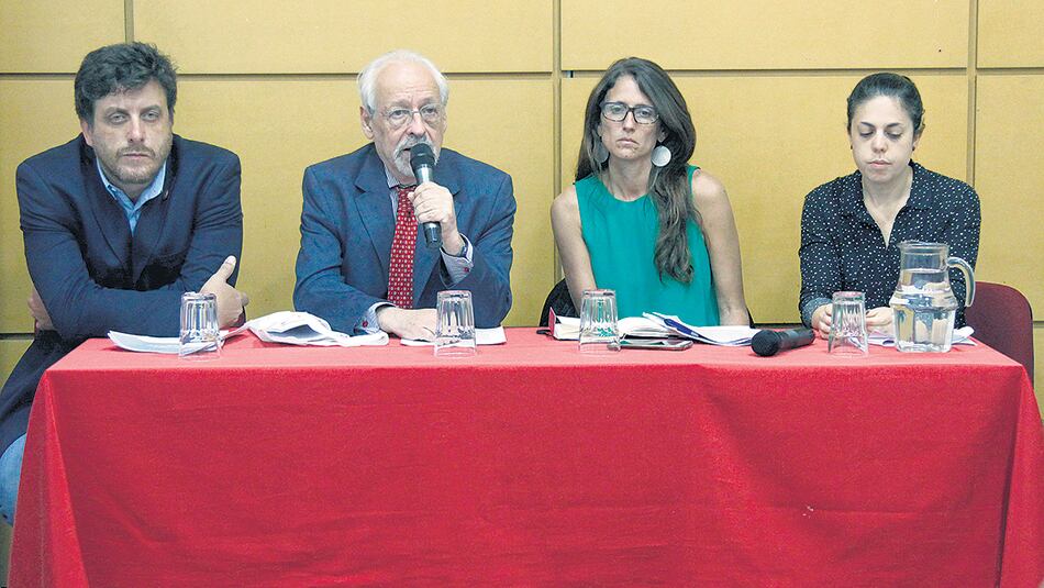 Gastón Chillier, Horacio Verbitsky, Elizabeth Gómez Alcorta y Gabriela Kletzel en la conferencia.