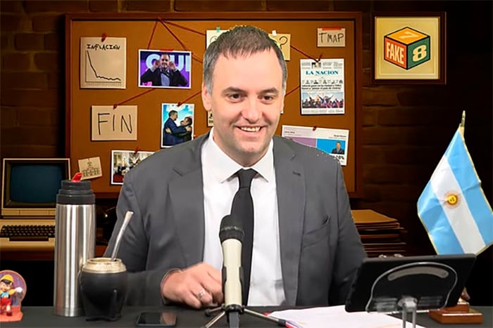 Adorni, en el estreno de su programa.