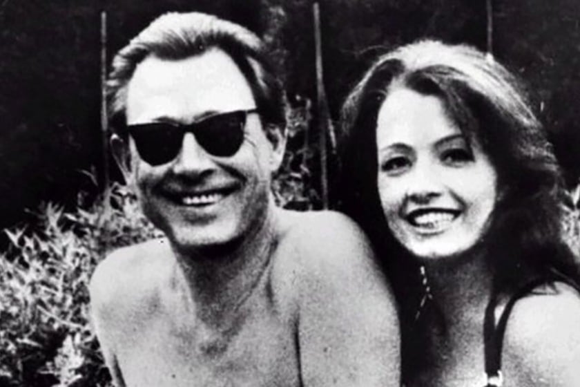 Stephen Ward y Christine Keeler sonríen antes del escándalo, en la única foto en la que aparecen juntos.
