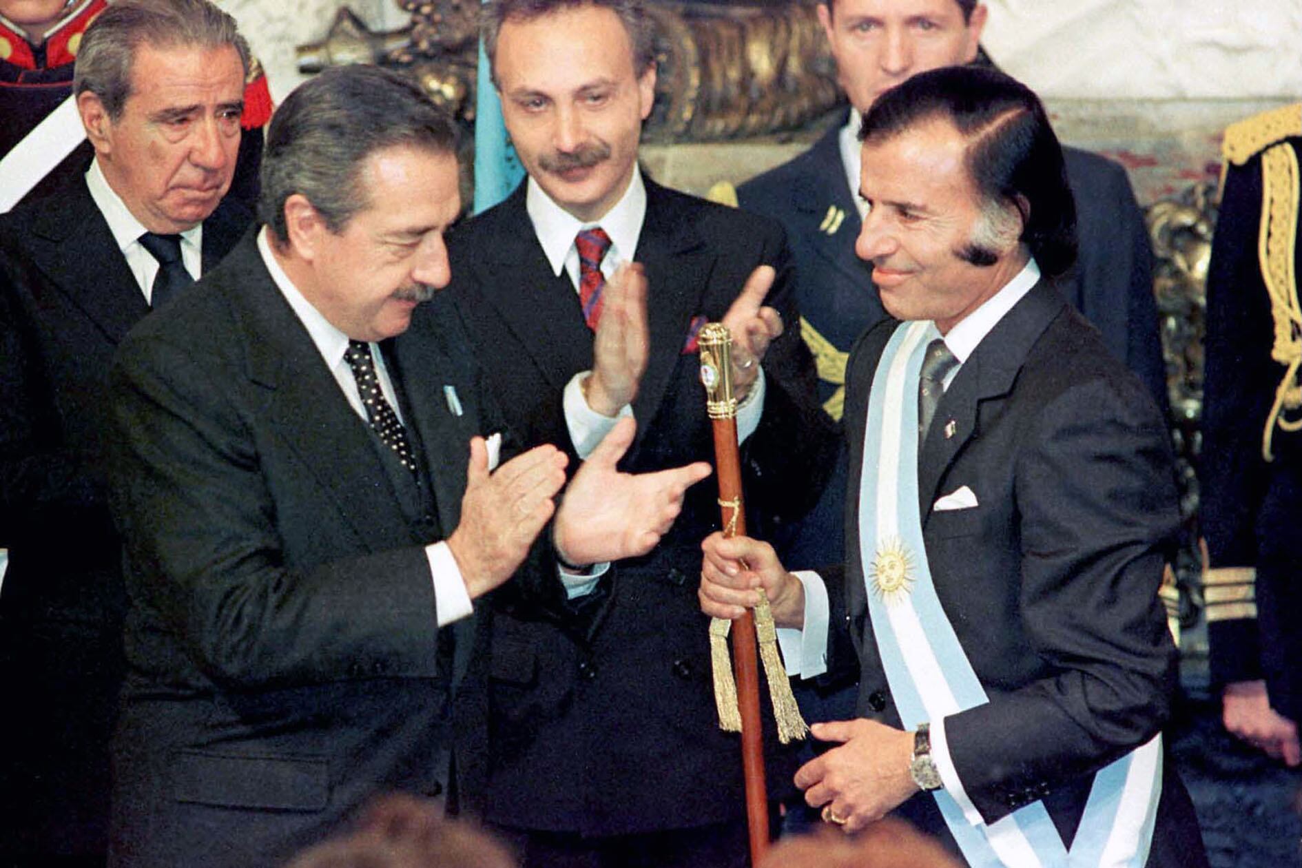 Carlos Menem asumió por primera vez la presidencia el 8 de julio de 1989.