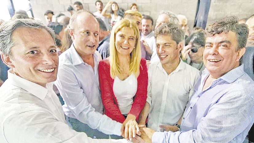 Todos juntos: Fernando Gray, Martín Insaurralde, Verónica Magario, Axel Kicillof y Fernando Espinoza.