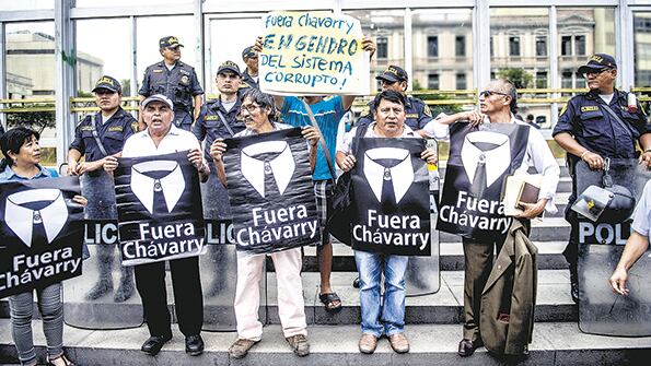 Su salida era exigida por protestas ciudadanas que tomaron las calles bajo el grito: fuera Chávarry.