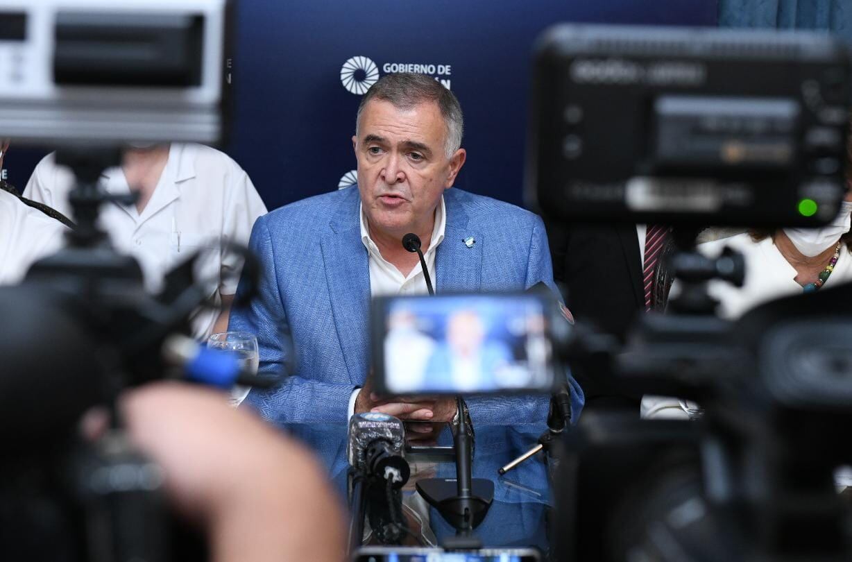 El mandatario provincial, en conferencia de prensa.