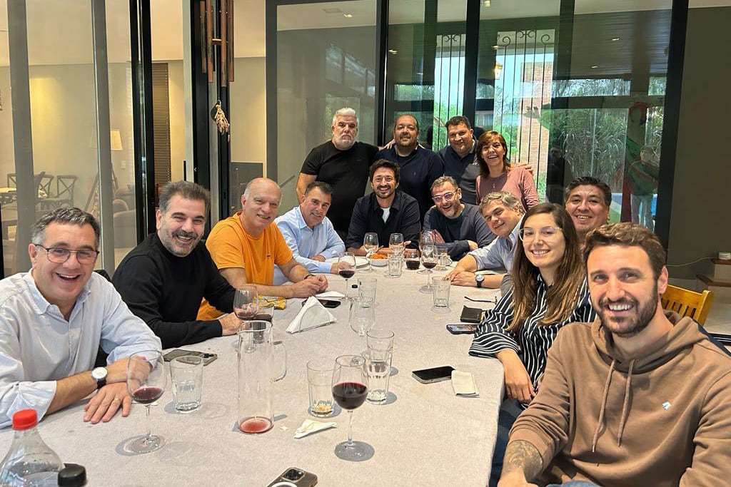 Grindetti, Ritondo y los comensales en la sobremesa bullrichista del jueves. 