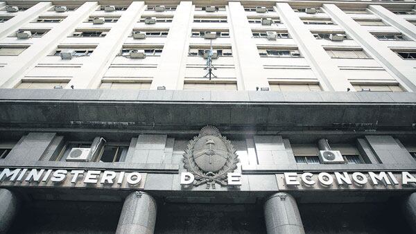 Se destinan 155 pesos a pagar deudas por cada 100 pesos que se destina a hacer obras de infraestructura.