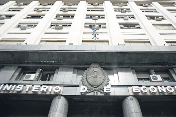 Se destinan 155 pesos a pagar deudas por cada 100 pesos que se destina a hacer obras de infraestructura.