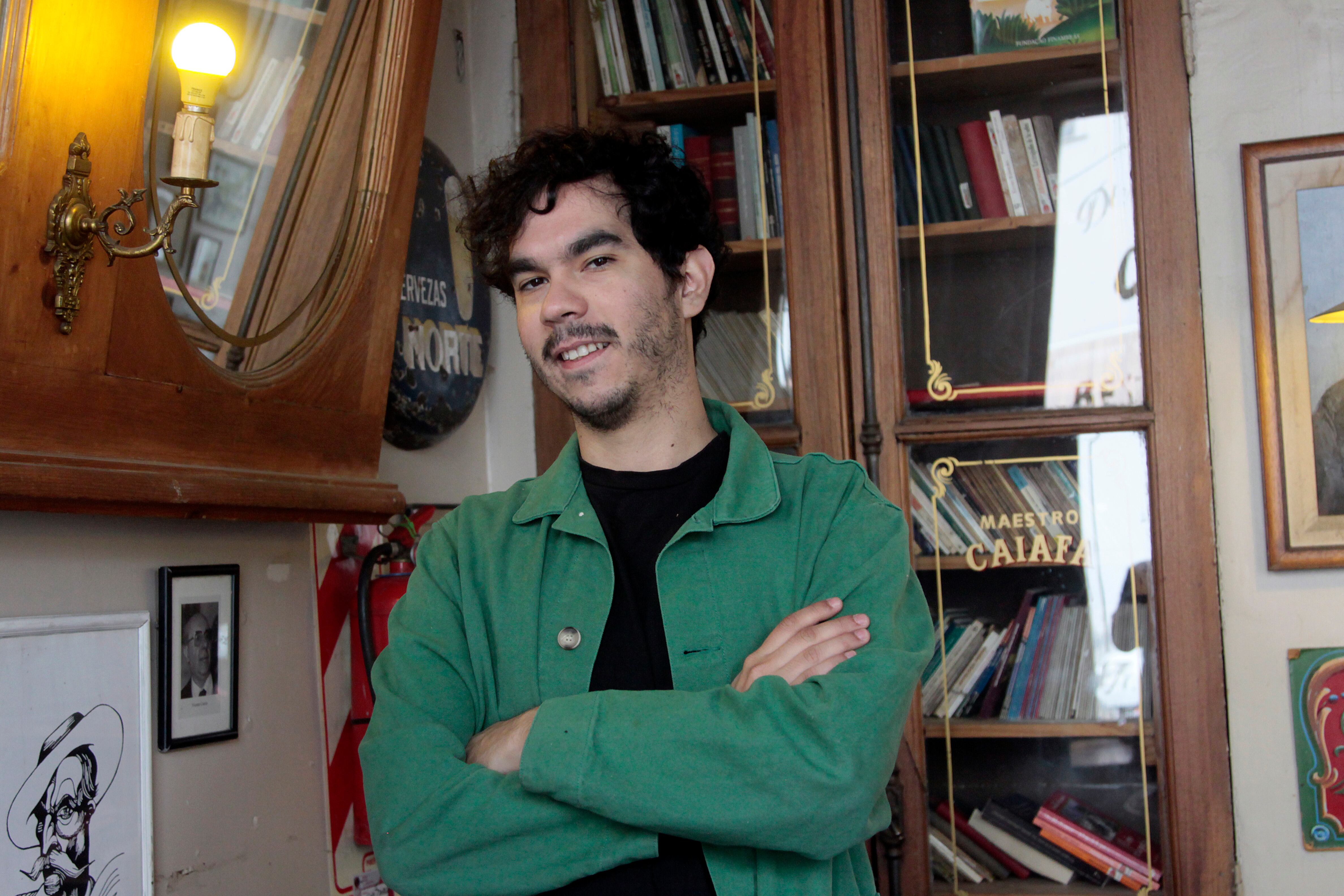 Pereira no hizo un documental típico: no es del tipo "cabeza parlante", no hay entrevistas, ni voz en off