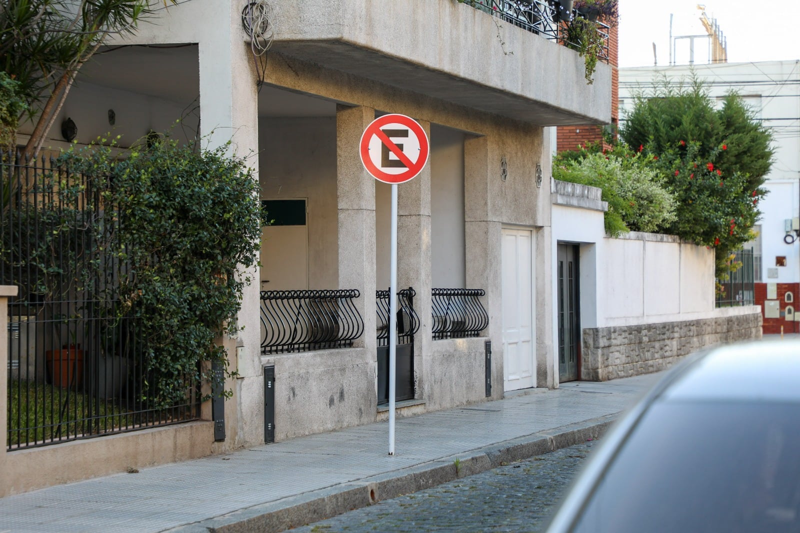 En 2022, 5 de cada 10 de las infracciones realizadas por estacionar en forma indebida fueron por hacerlo en mano izquierda. (Foto: GCBA)
