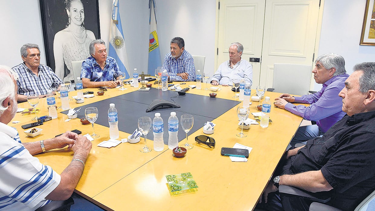 A fin del año pasado ya habían comenzado los contactos entre el sector de Moyano y la conducción de la CGT.