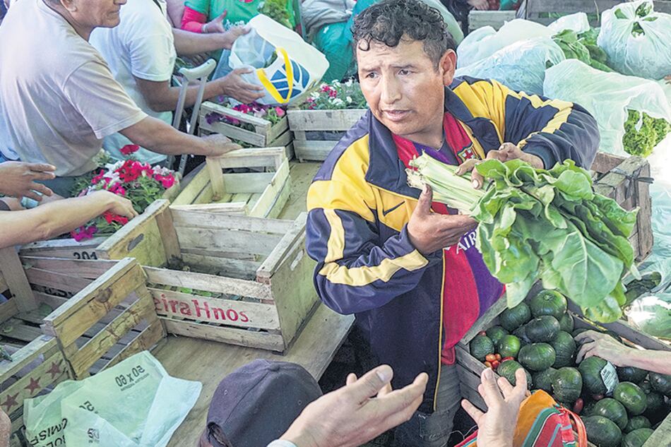 Cientos de productores repartieron verduras en CABA ayer y seguirán hoy.