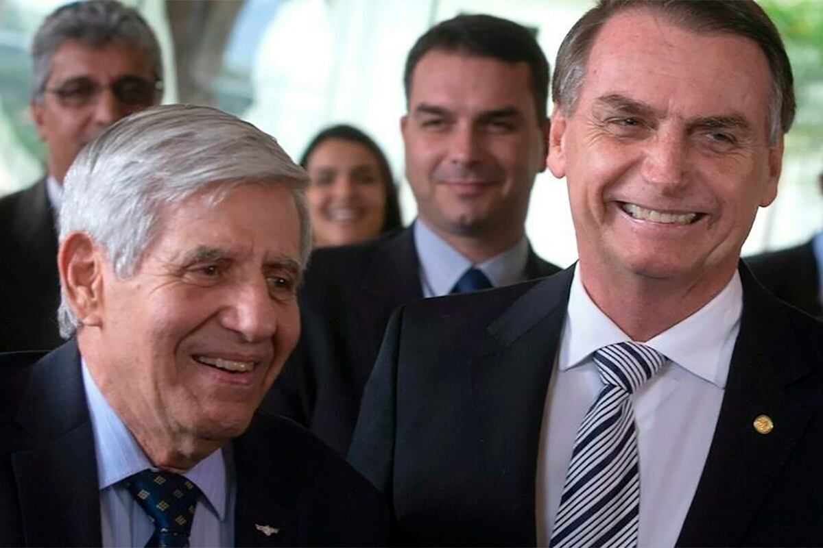 Augusto Heleno y Jair Bolsonaro. 