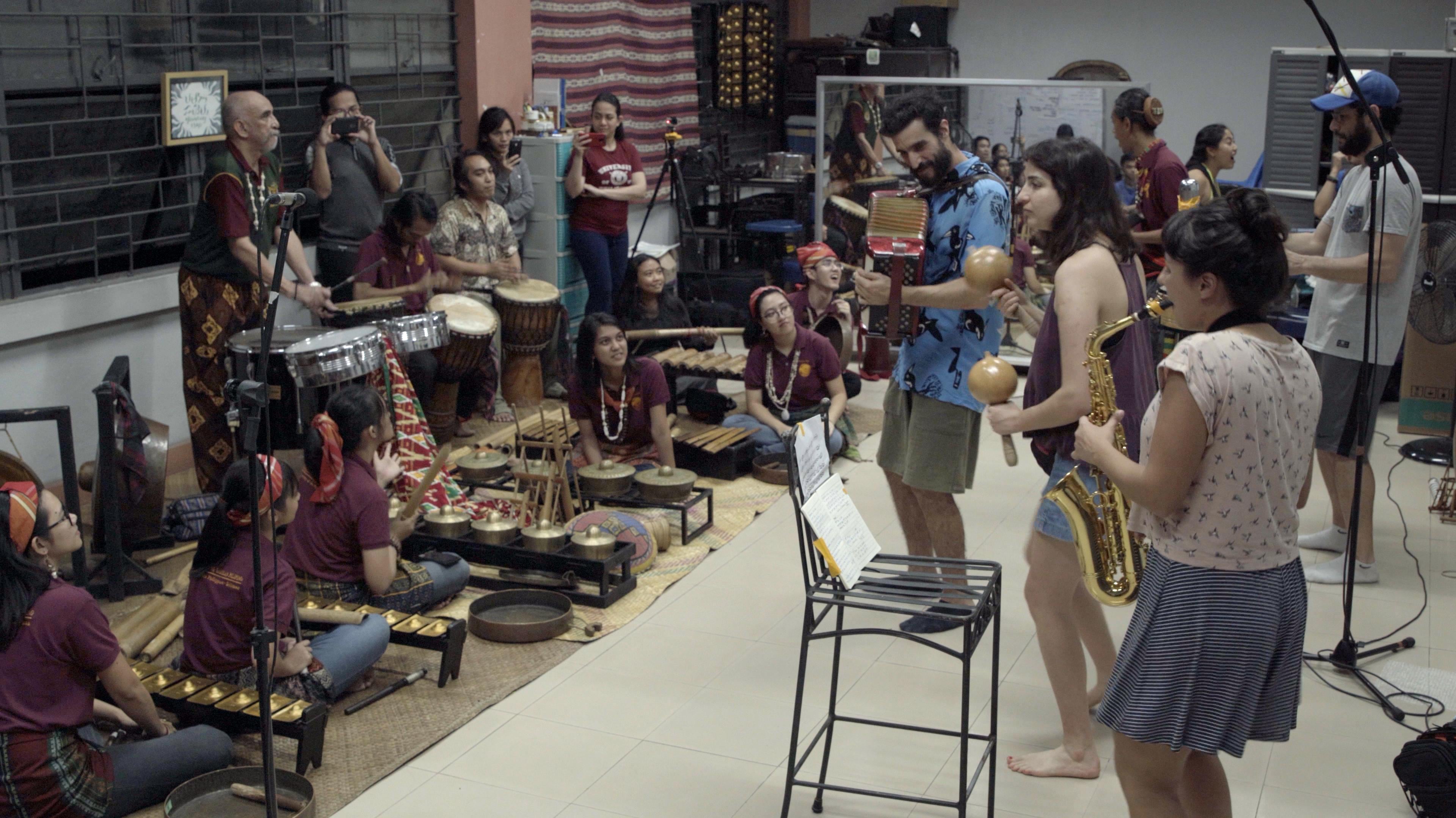 Más que una road movie, una película de aventuras alrededor del globo.