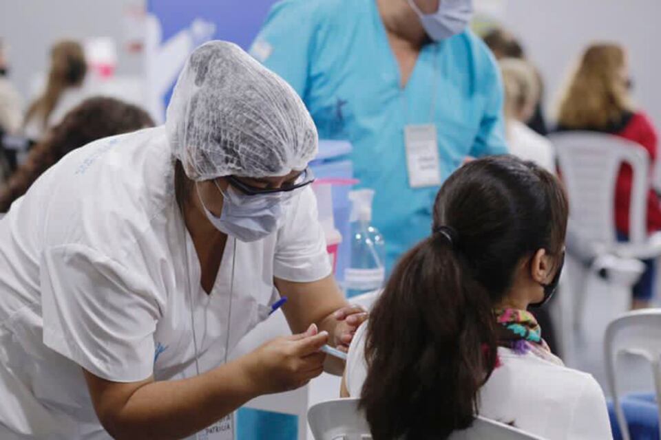 La campaña de vacunación puede tener un bache que podría amortiguarse en una semana.