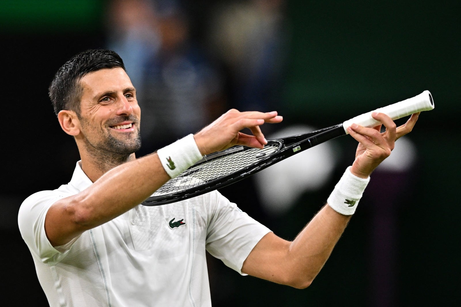 Nole quedó hecho un violín y su operación de rodilla es historia