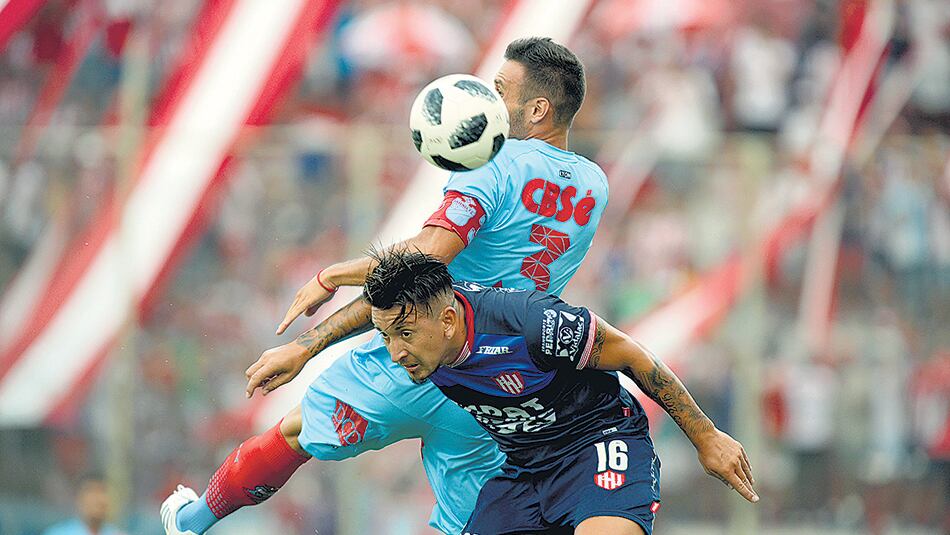 Unión no encontró su fortaleza y Arsenal logró un punto valioso.