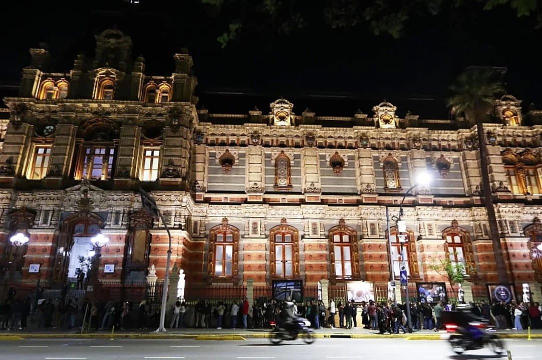 El edificio de Obras Sanitarias suele ser uno de los grandes focos de atracción