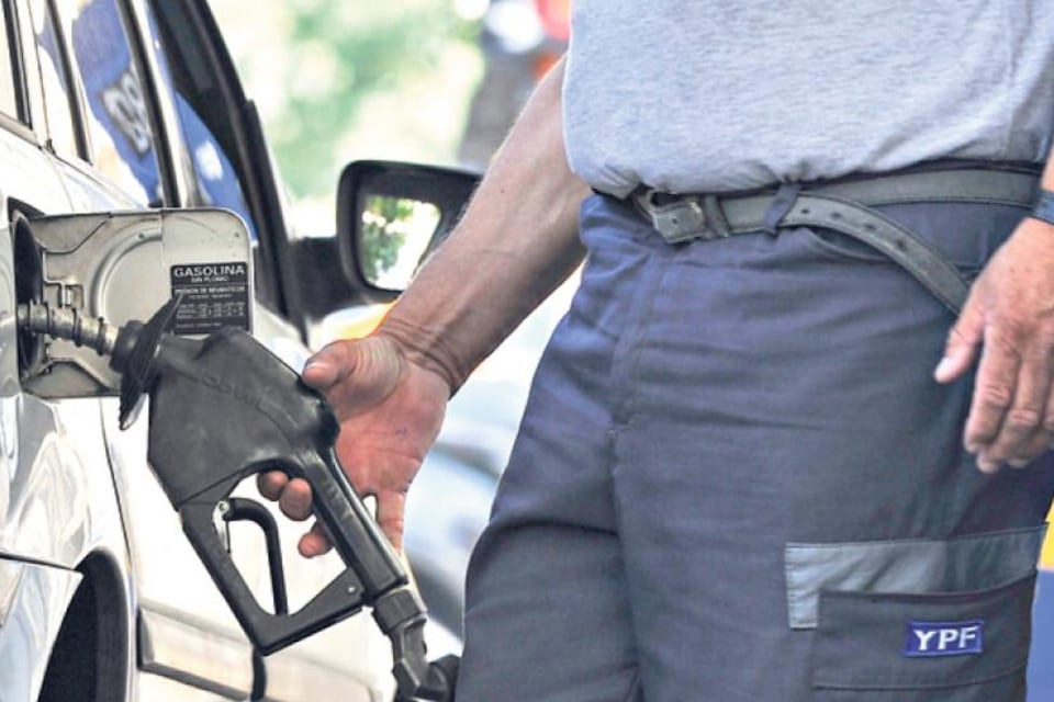 Los combustibles vuelven a aumentar en julio, según adelantaron los empresarios.